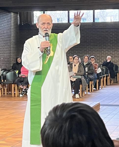 Het zout van aarde, het licht van de wereld, diaken Jean-Marie vertelt tijdens de homilie wat dat inhoudt, 7 februari 2026 © Dirk Bellens