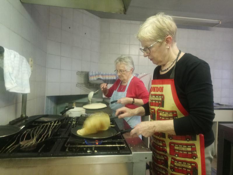 Pannenkoekenfestijn ten voordele van de beide kerken van Appelterre-Eichem © Mie Schutyser