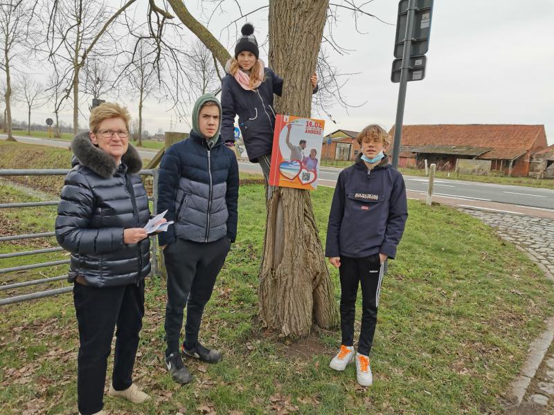 Valentijnwandeling Anders met drie kleinkinderen. © Francine