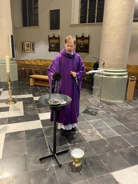 Aswoensdag in de Sint-Amanduskerk te Wingene 
