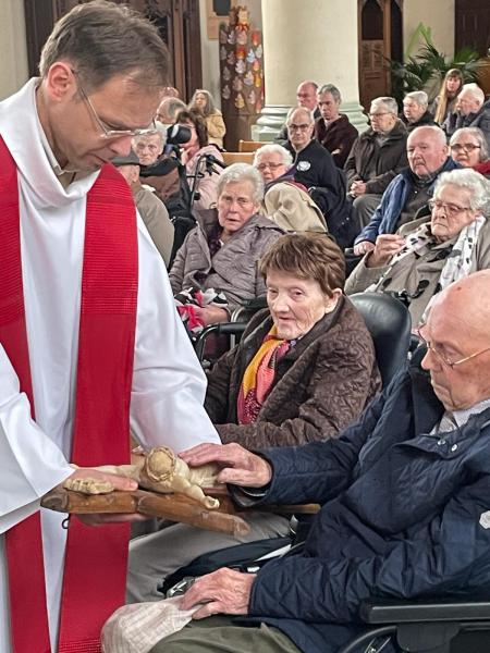 Goede Vrijdagviering in de Sint-Amanduskerk te Wingene 