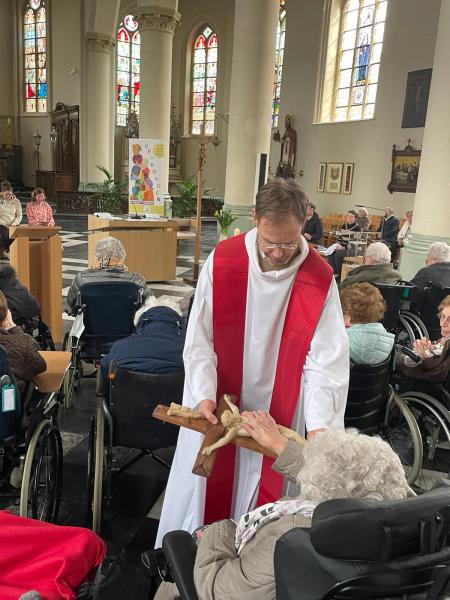 Goede Vrijdagviering in de Sint-Amanduskerk te Wingene 