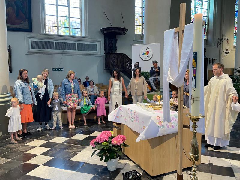Moederdag in de Sint-Amanduskerk van Wingene 