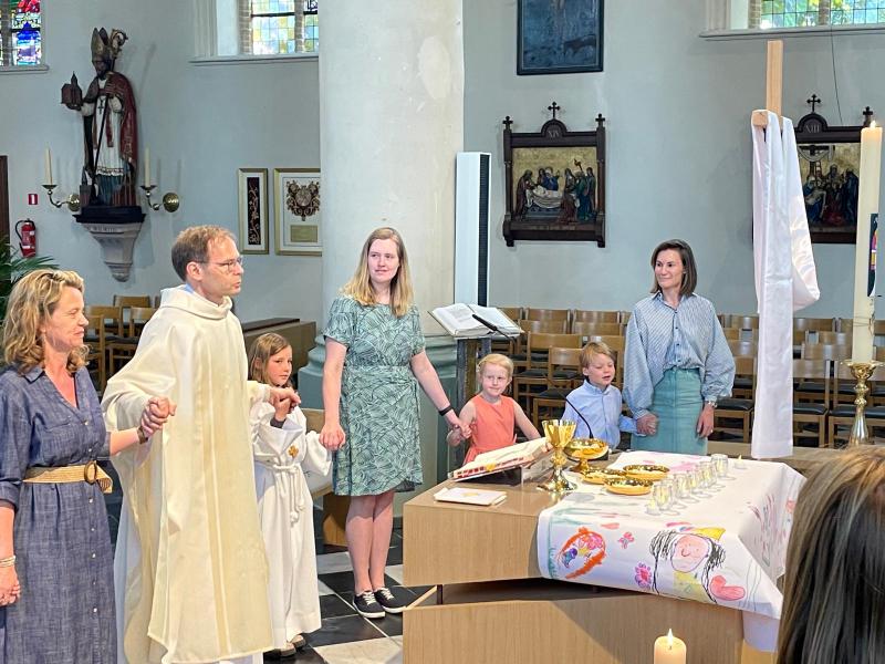 Moederdag in de Sint-Amanduskerk van Wingene 