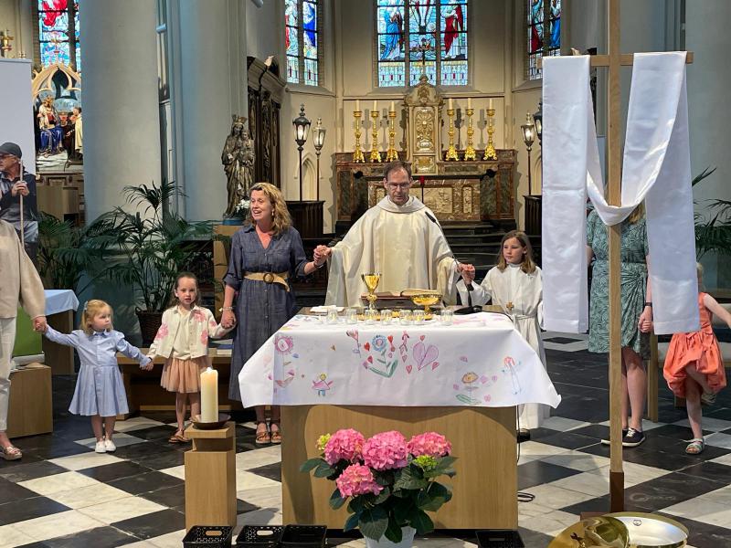 Moederdag in de Sint-Amanduskerk van Wingene 