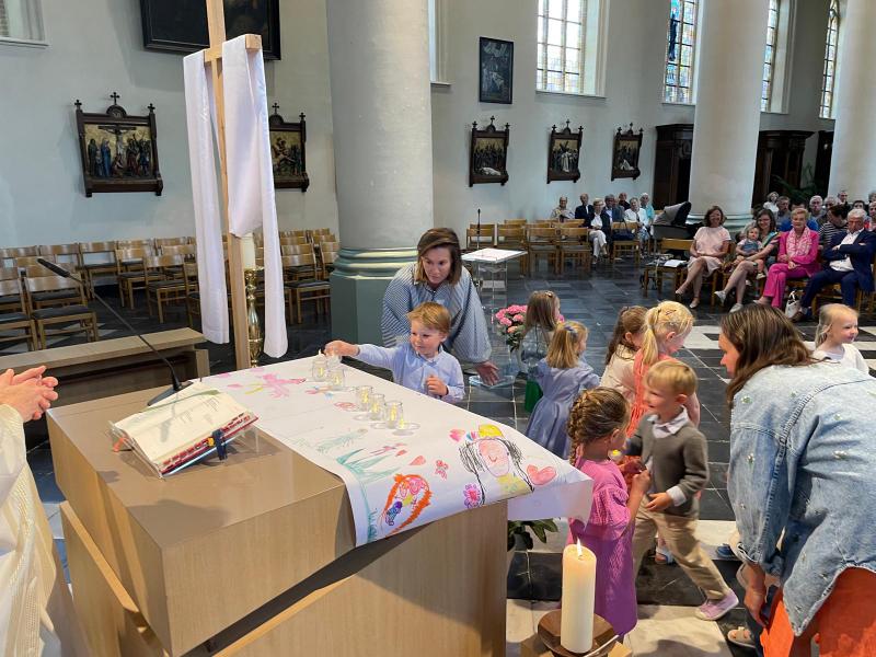 Moederdag in de Sint-Amanduskerk van Wingene 