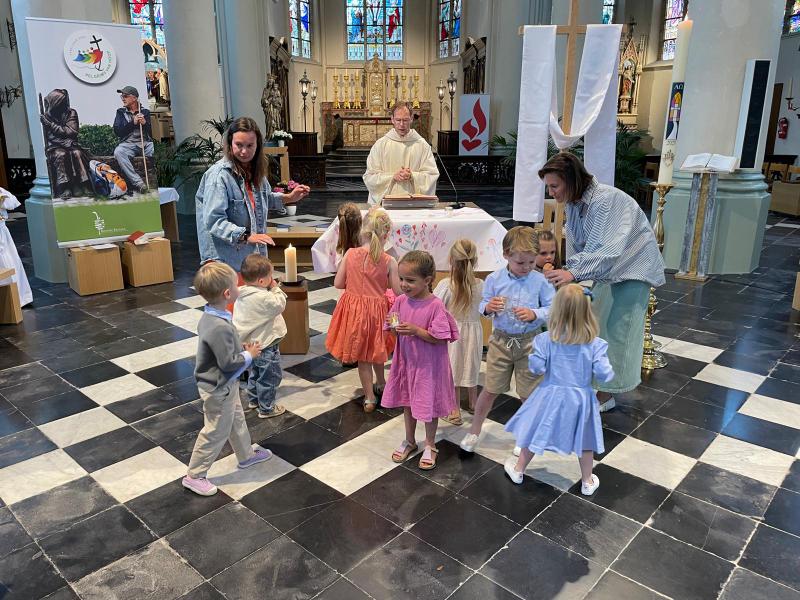 Moederdag in de Sint-Amanduskerk van Wingene 