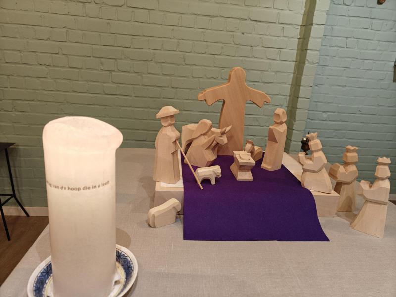 De achtergrond van Godly Play - de kerststal met de verrezen Heer en de kaars © Kleopas
