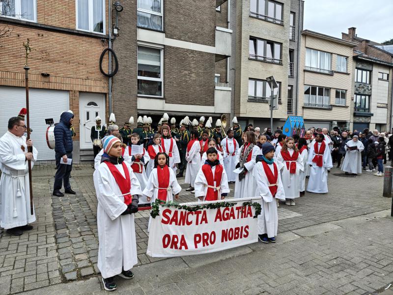 We houden ook halt bij de voorstelling van Maria om er ons Marialied te zingen © Kleopas