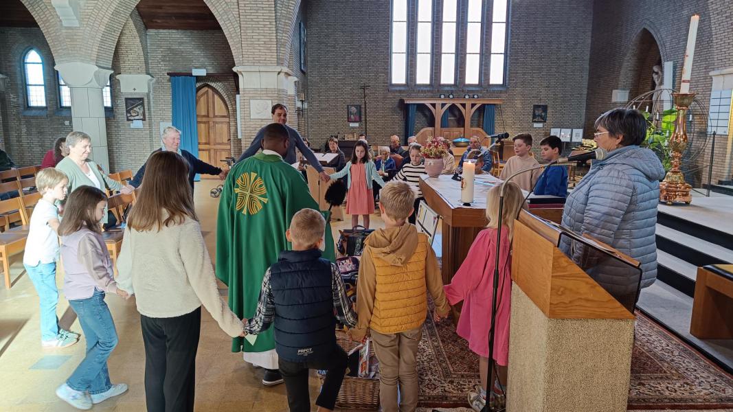 Zegening van de boekentassen (St.-Lucia Begijnendijk) © Marcel De Roover