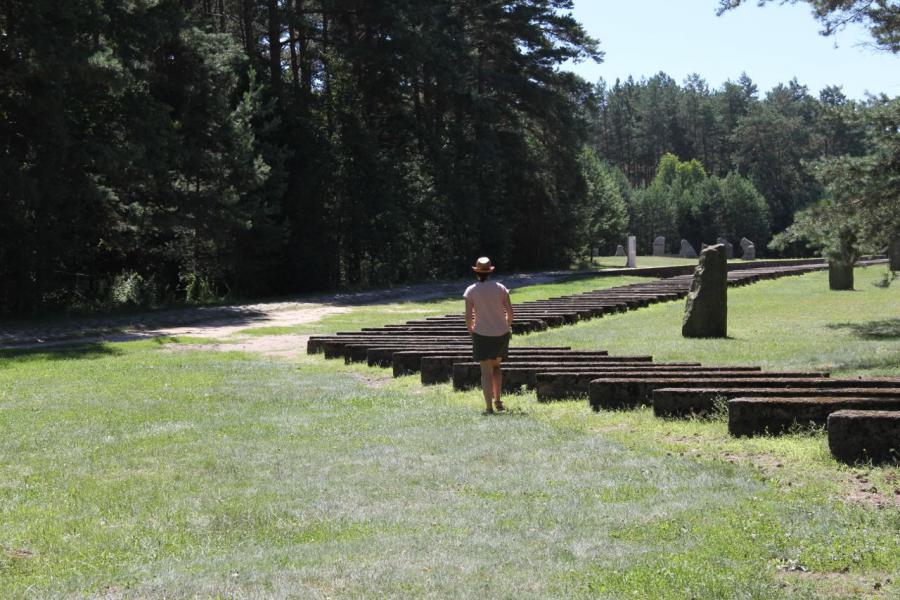 Vlaamse jongeren bezoeken WOII-site in het Poolse Treblinka © IJD