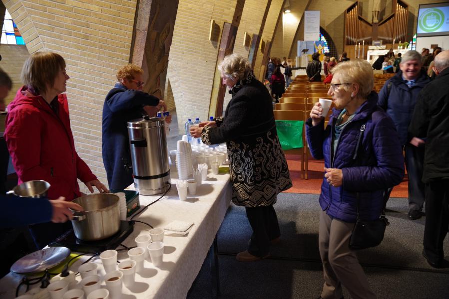 Koffiestop na de gezinsviering 