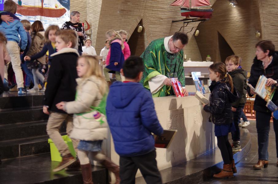 derde gezinsviering in de Sint-Niklaaskerk 