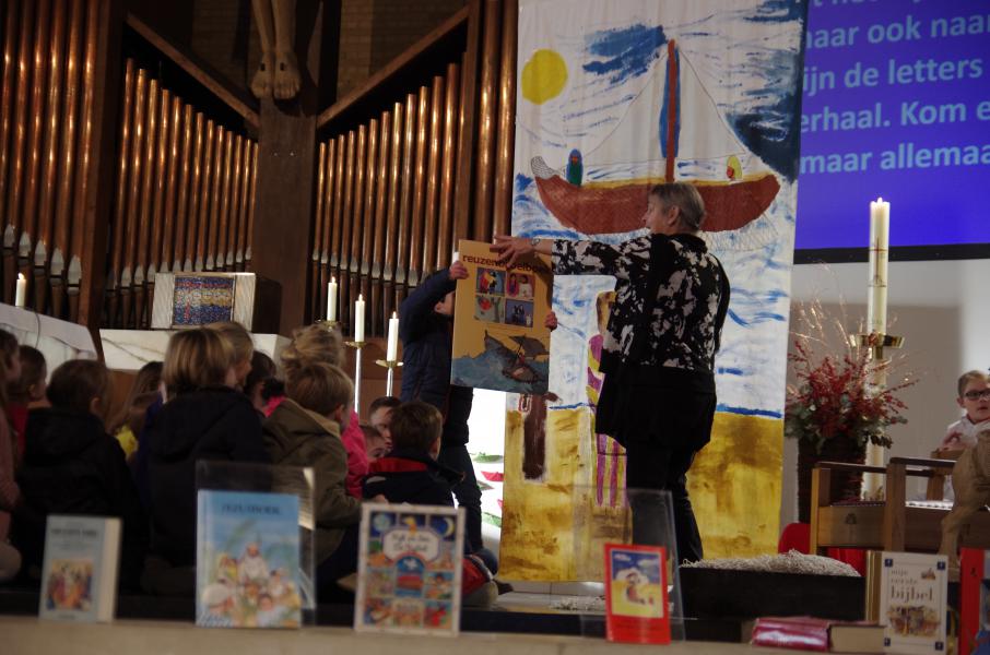 derde gezinsviering in de Sint-Niklaaskerk 