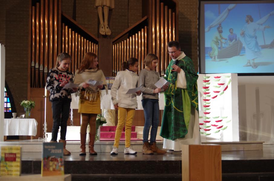 derde gezinsviering in de Sint-Niklaaskerk 