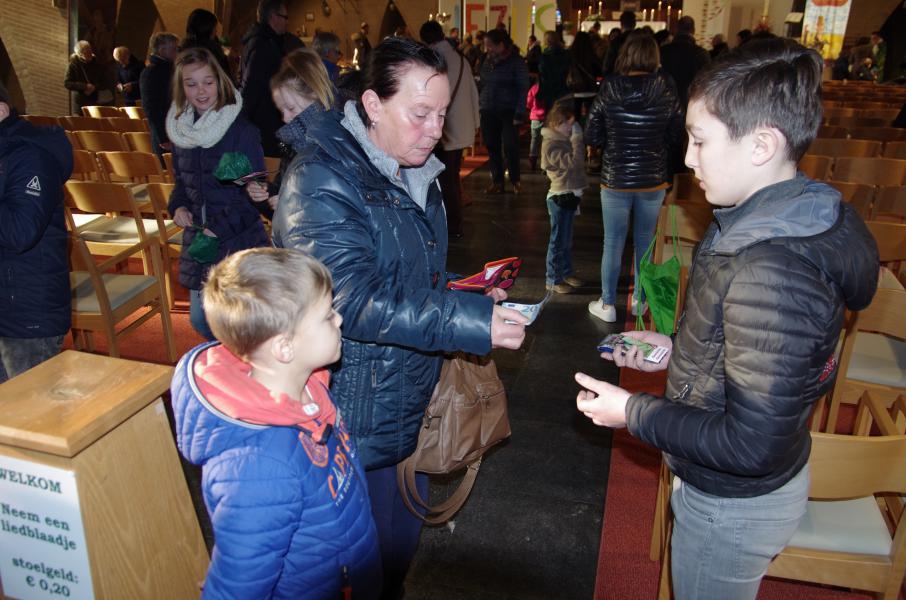 derde gezinsviering in de Sint-Niklaaskerk 