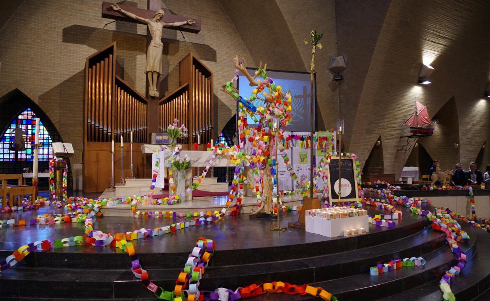 Vijfde Gezinsviering in de Sint-Niklaaskerk 