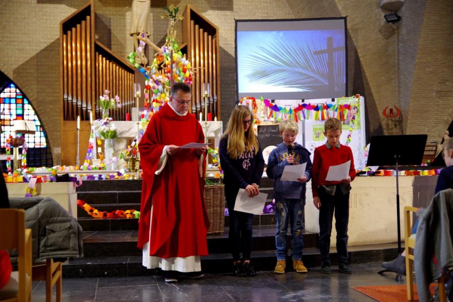 Vijfde Gezinsviering in de Sint-Niklaaskerk 