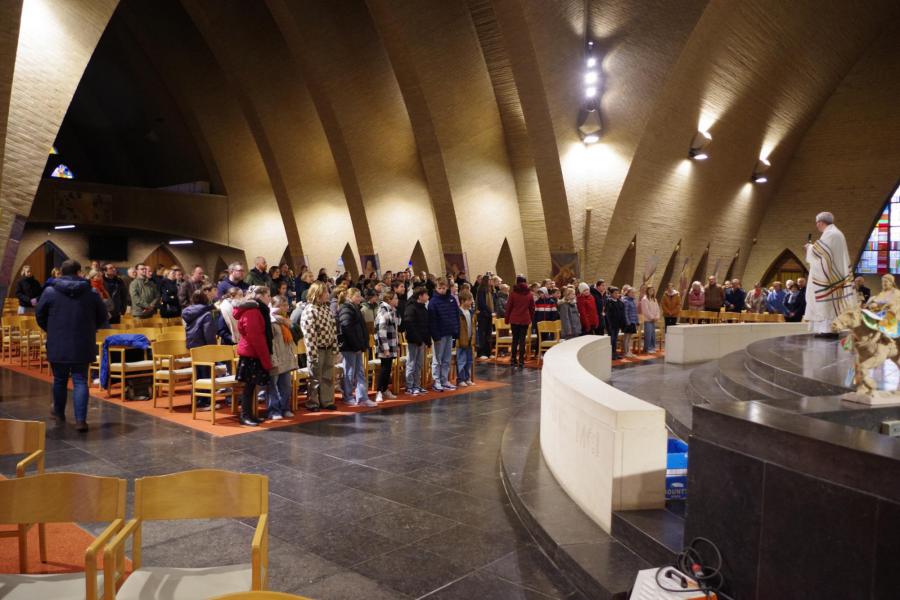 Eerste catechesebeurt en eerste gezinsviering vanuit de vormselcatechese © G.C.