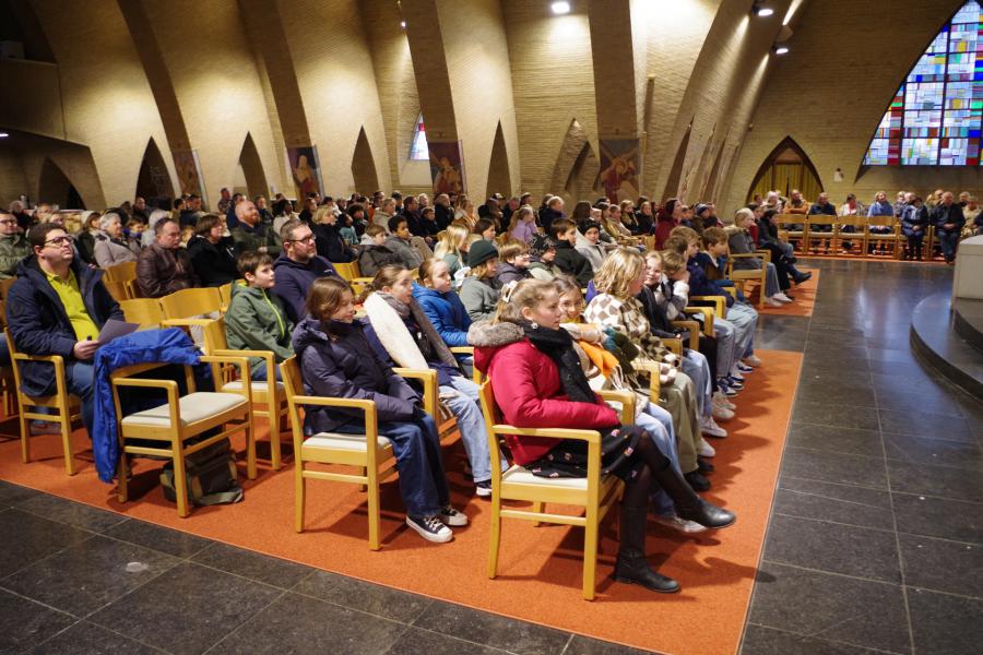 Eerste catechesebeurt en eerste gezinsviering vanuit de vormselcatechese © G.C.