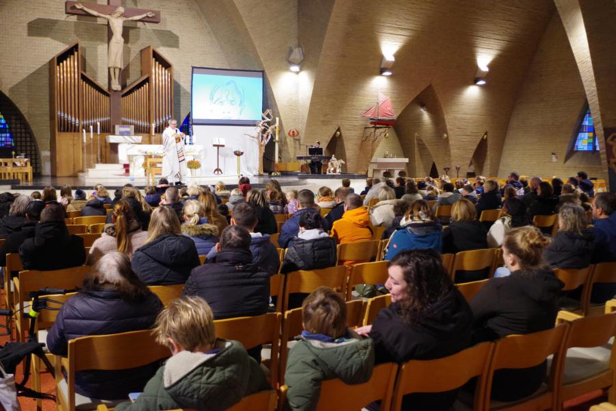 Eerste catechesebeurt en eerste gezinsviering vanuit de vormselcatechese © G.C.