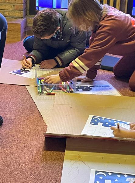 Kindernevendienst in volle activiteit 