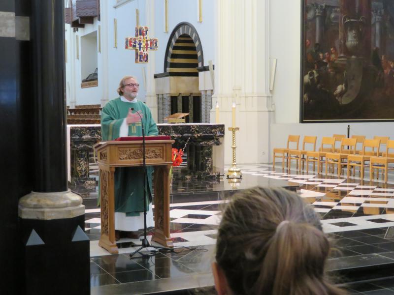 Welkom in de kerk 1 © RH