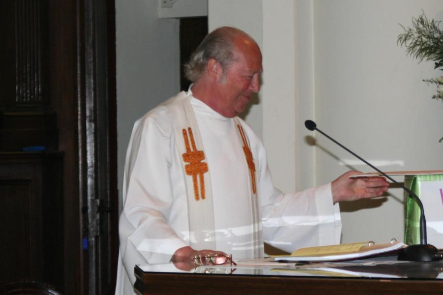 Raf Van Aken aan het altaar 