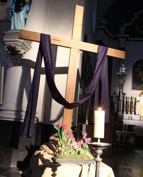 Goede Vrijdag in de kerk van Mere © ADV