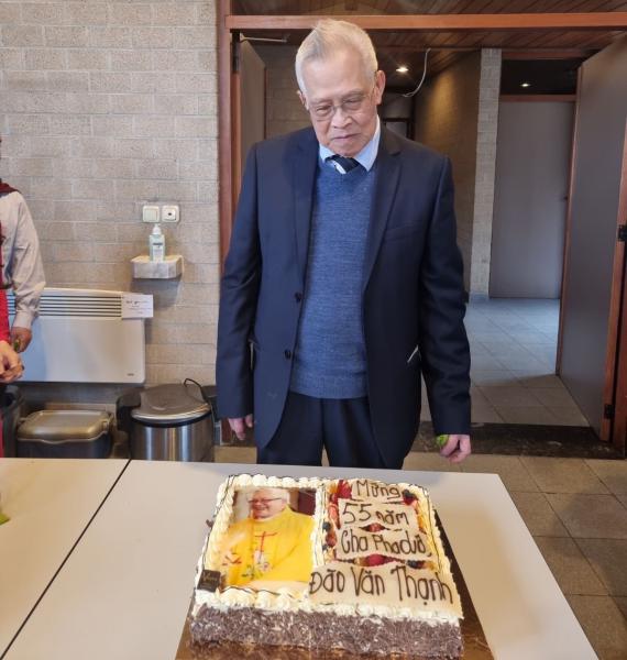Een feestelijke taart mag niet ontbreken © Vietnamese gemeenschap West-Vlaanderen