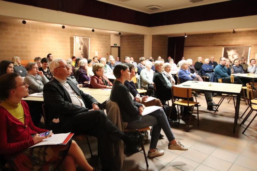 Een volle aula voor "Pastoraal digitaal. God is online te vinden" © Jente Vandewijer