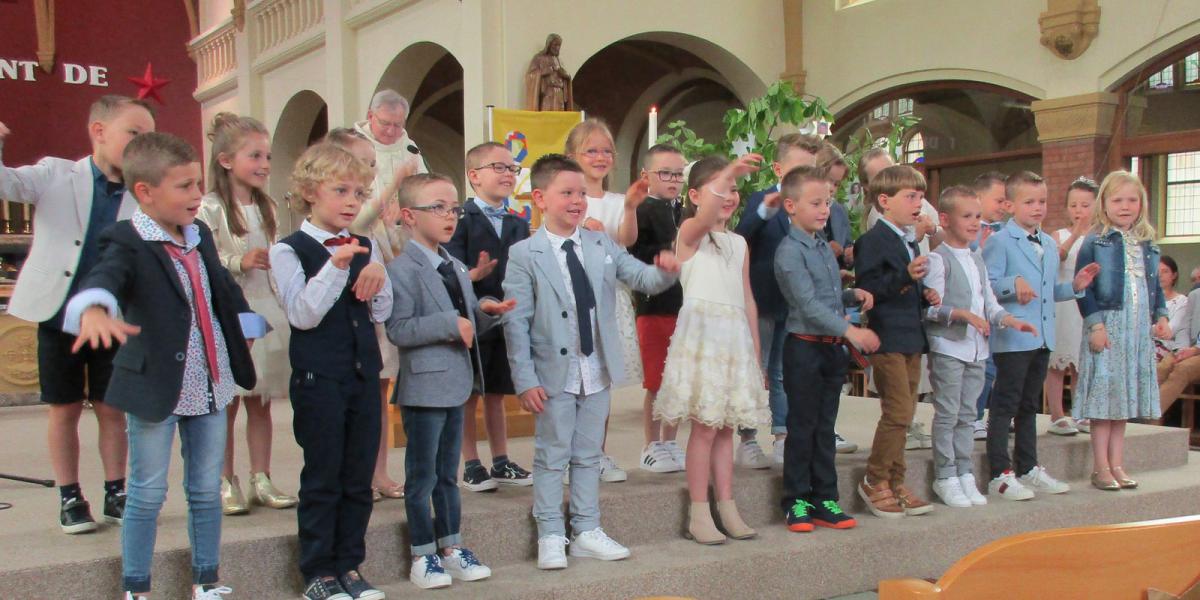 Eerste communieviering in Rooierheide 