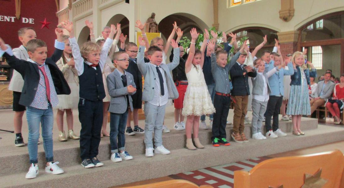 Eerste communieviering in Rooierheide 