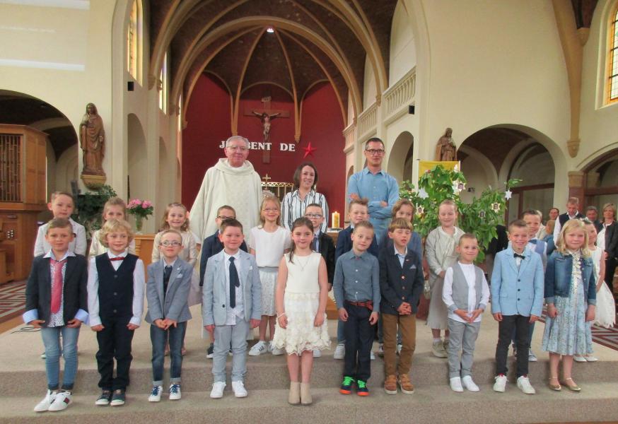 Eerste communieviering in Rooierheide 