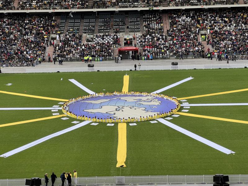 Heilige Mis koning Boudewijn stadion Brussel © Chris De Groote