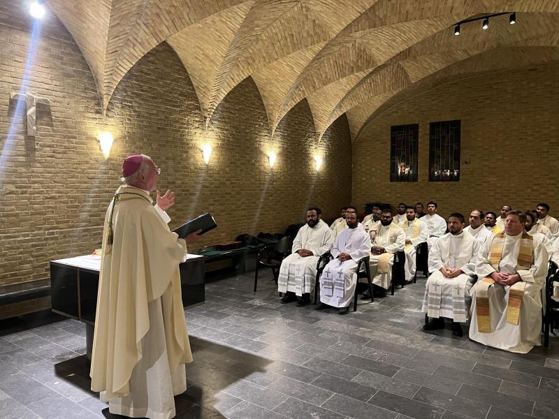 Delegatie van bisschop en priesters uit Roermond © Chris De Groote