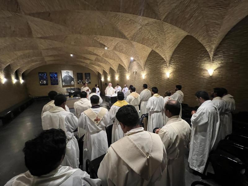 Delegatie van bisschop en priesters uit Roermond © Chris De Groote
