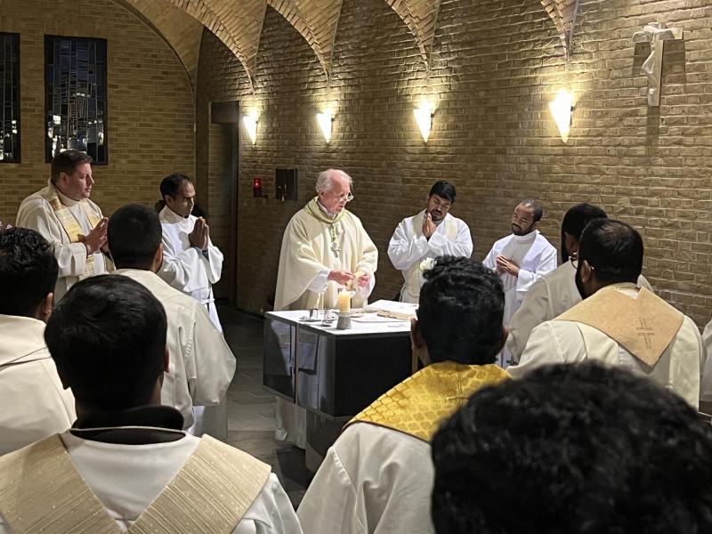 Delegatie van bisschop en priesters uit Roermond © Chris De Groote