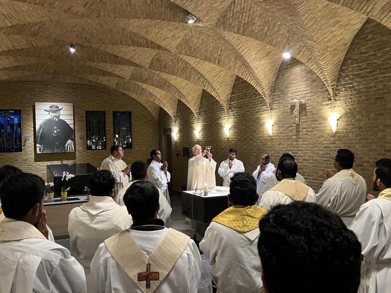 Delegatie van bisschop en priesters uit Roermond © Chris De Groote