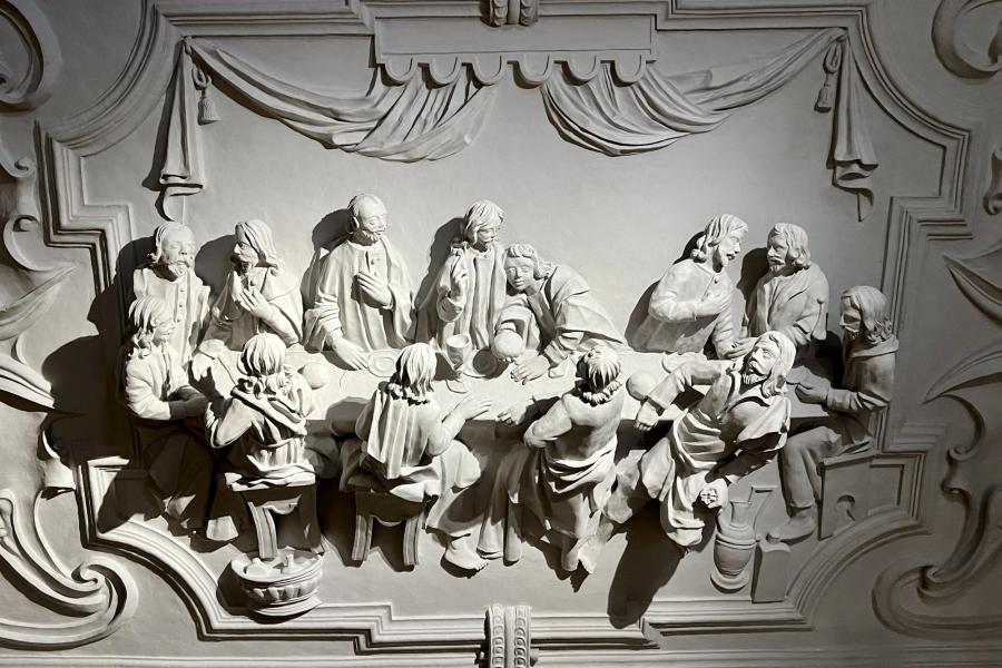 Het Laatste Avondmaal in het stucwerk van de abdijrefter © Pastorale zone Leuven aan de Dijle