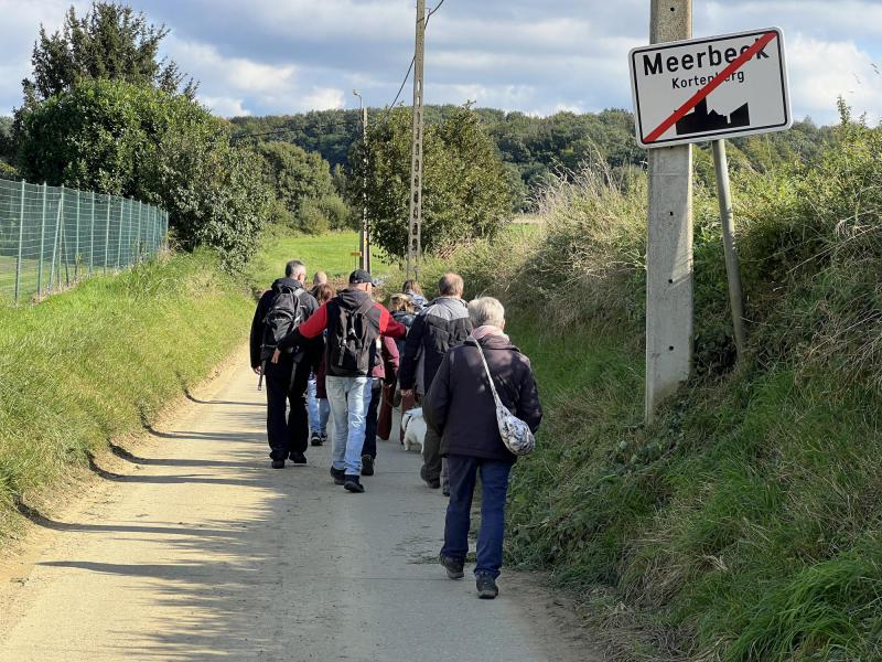 Wandeling in Meerbeek met, Jan , Floris, Guy, Brigitte , Ilse , Frieda, Chris D, Hedwig , Kristof, Chris DG, en honden Tiana, Aiko © Chris De Groote