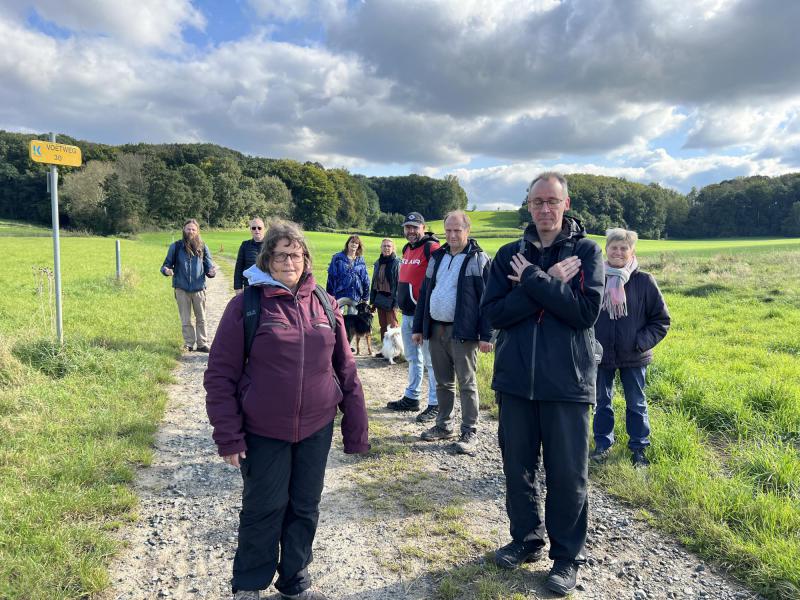 Wandeling in Meerbeek met, Jan , Floris, Guy, Brigitte , Ilse , Frieda, Chris D, Hedwig , Kristof, Chris DG, en honden Tiana, Aiko © Chris De Groote