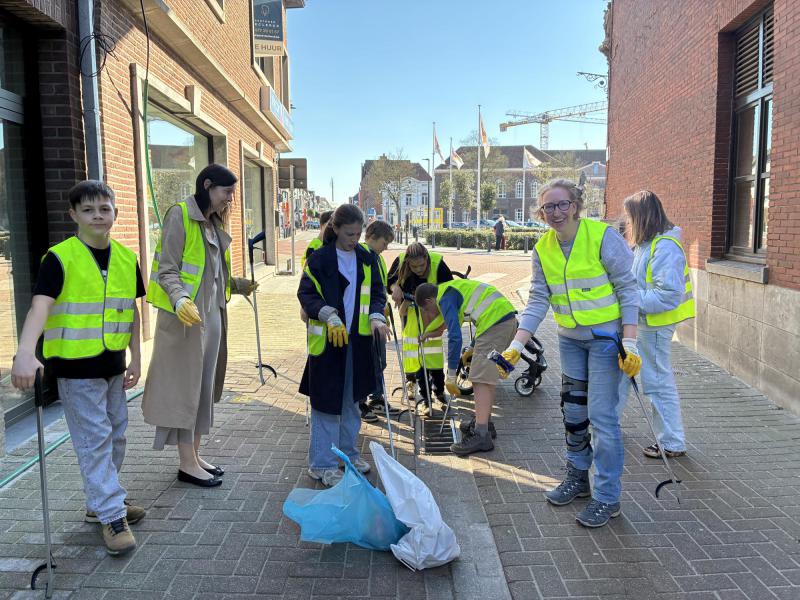 Opruimactie Vormelingen © Parochie Maldegem