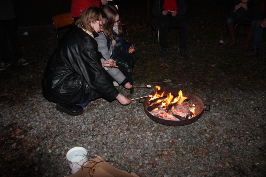 Wat is er nu gezelliger dan samen marshmallows roosteren? 