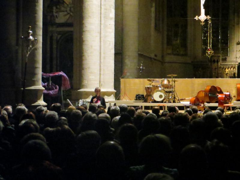Om 20u. begonnen we eraan : iedereen werd verwelkomd in onze Sint-Gertrudiskerk.