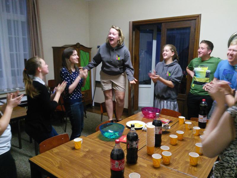 Met al die hapjes en drankjes leek het of iemand jarig was, ook al was dat niet het geval! © BVR