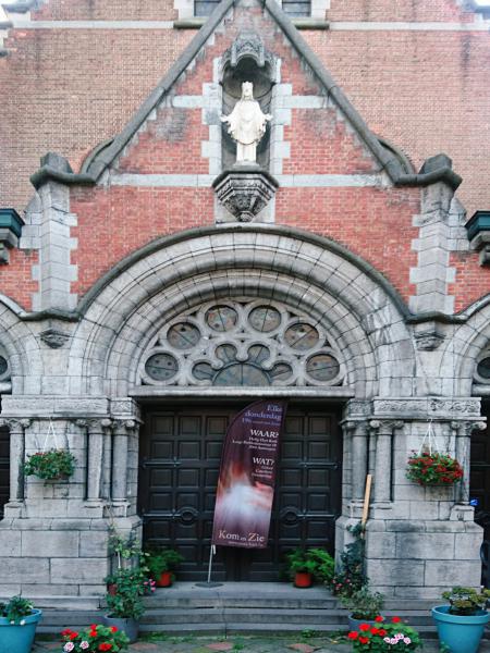 Voorgevel van de Heilig-Hartkerk 