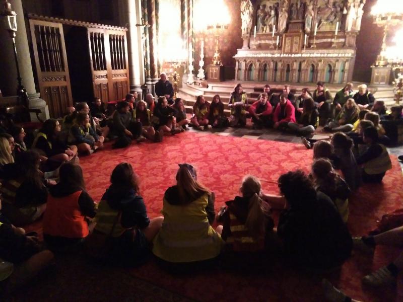 Afsluitende bezinning in de kerk  