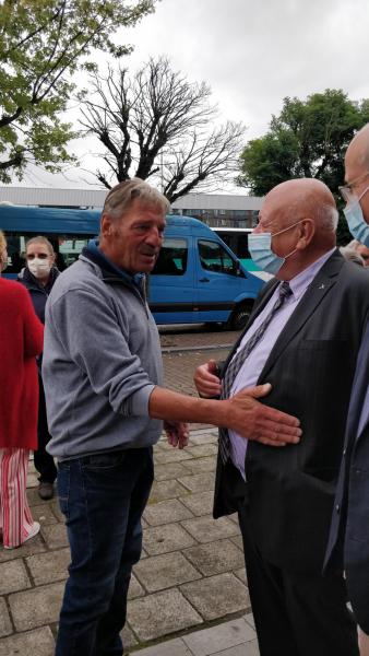 Wat wil die meneer nu zeggen ? 