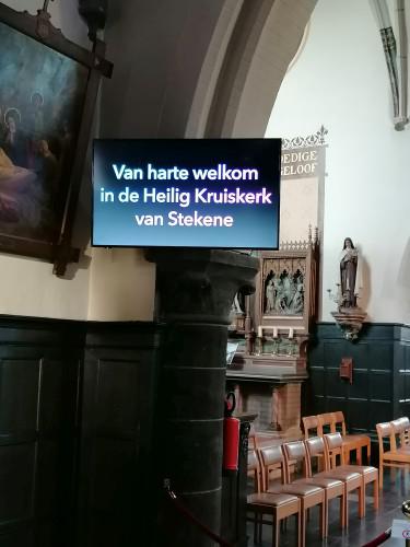 BEELDSCHERMEN IN DE HEILIG KRUISKERK IN STEKENE2©Gert Laekeman 